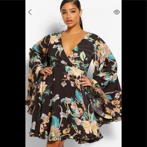 Blk Paisley Exaggerated Angel Wing Sleeve Dress. (Price firm)